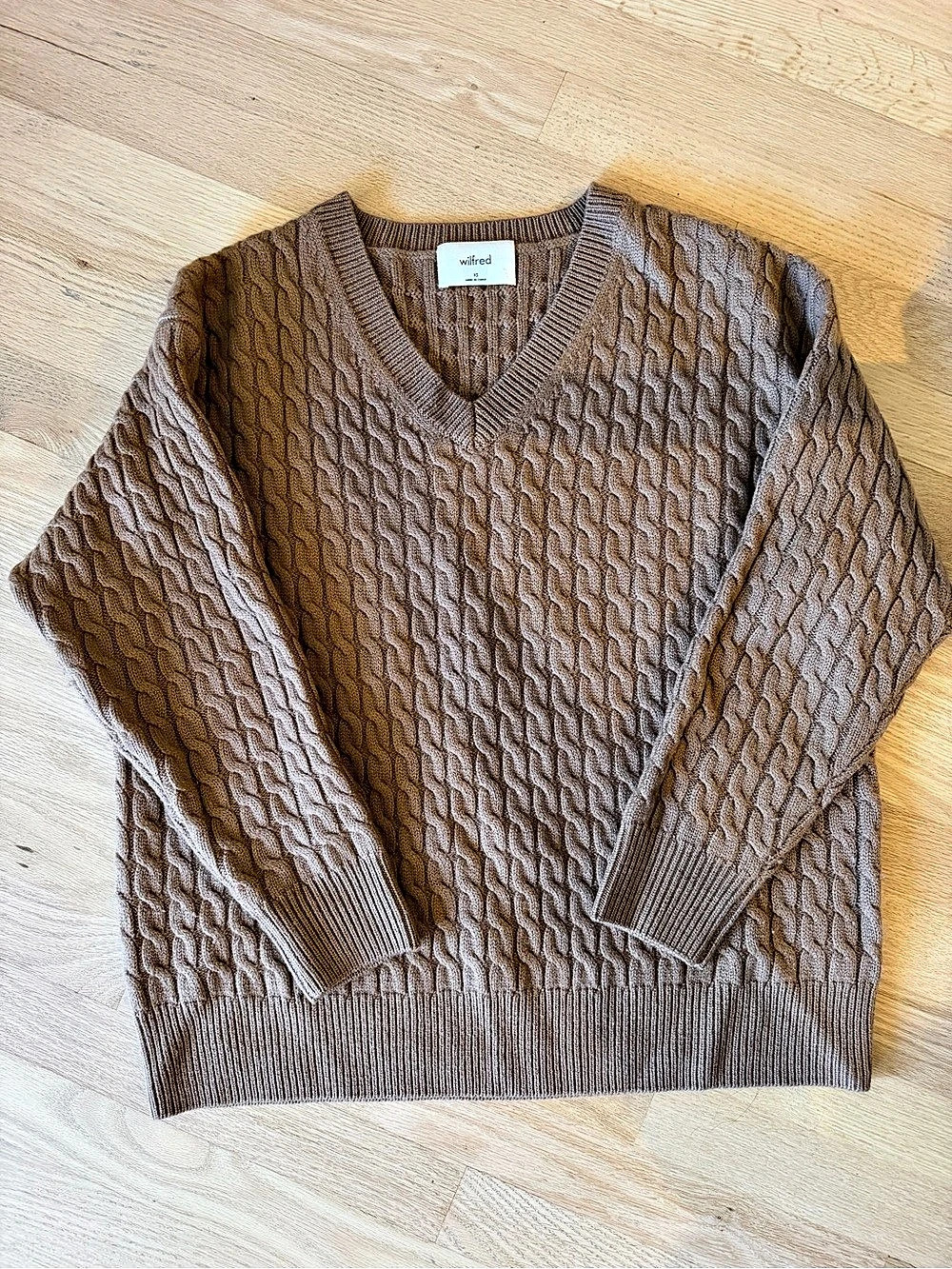Wilfred Cable Knit V-Neck Merino Wool Sweater Size XS Like New
